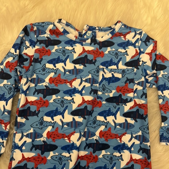 BRAND NEW WITH TAGS UVSKINZ BOYS RASHGAURD - Picture 3 of 6